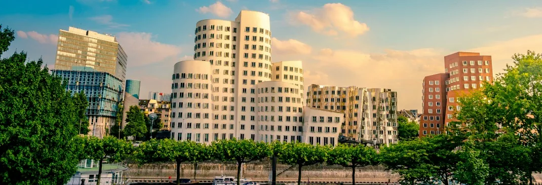 Modernes Gebäude in Düsseldorf.